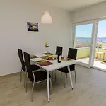 דירה 